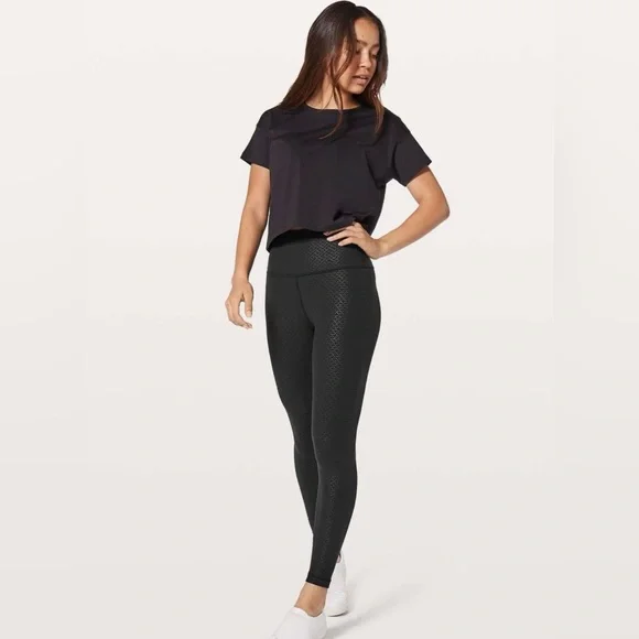 NEW!!!Align Tights llHigh Rise 25” Size 6. Monochromatic Emboss Black. B-3